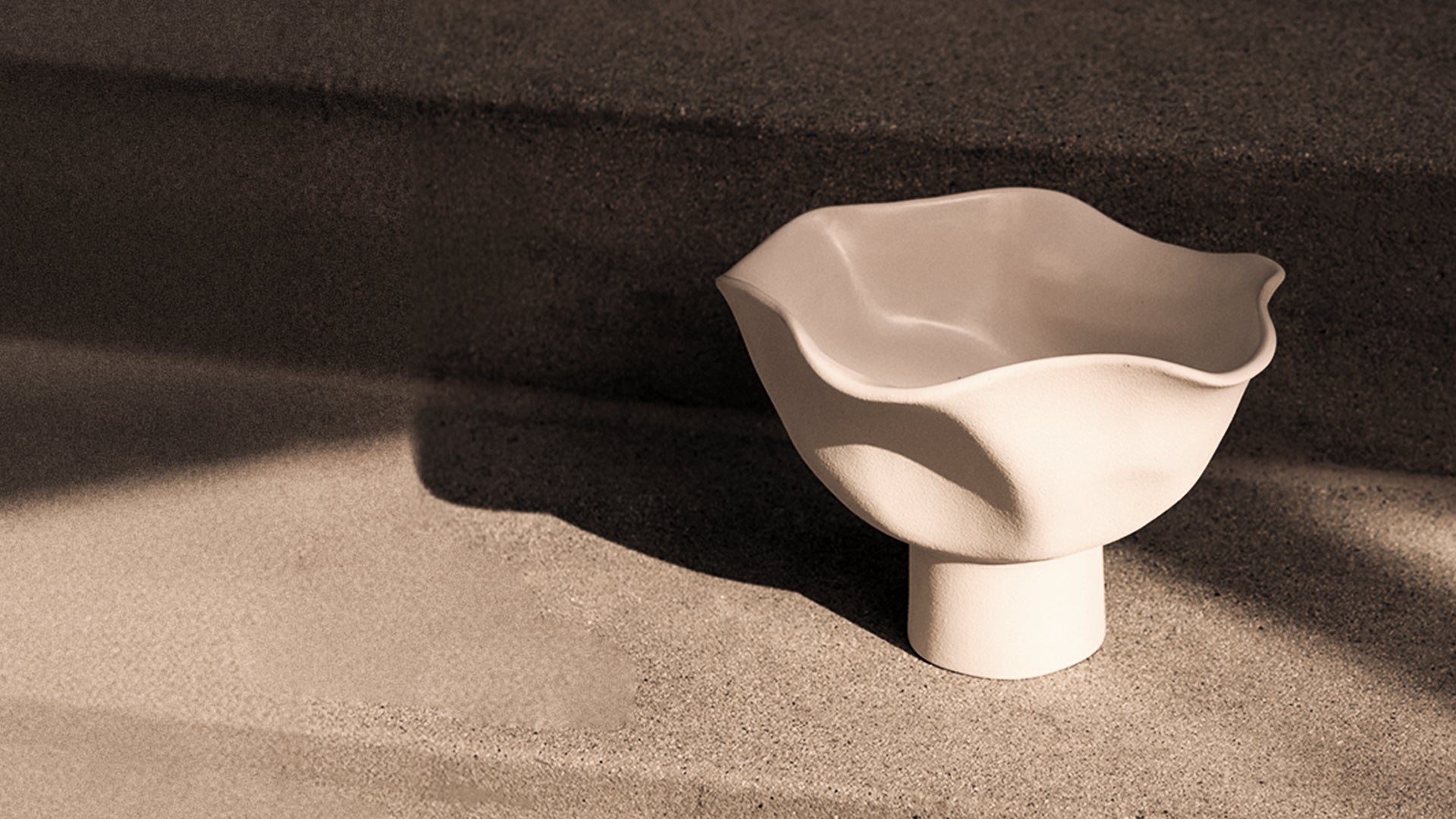 Lizzy Wavy Footed Bowl